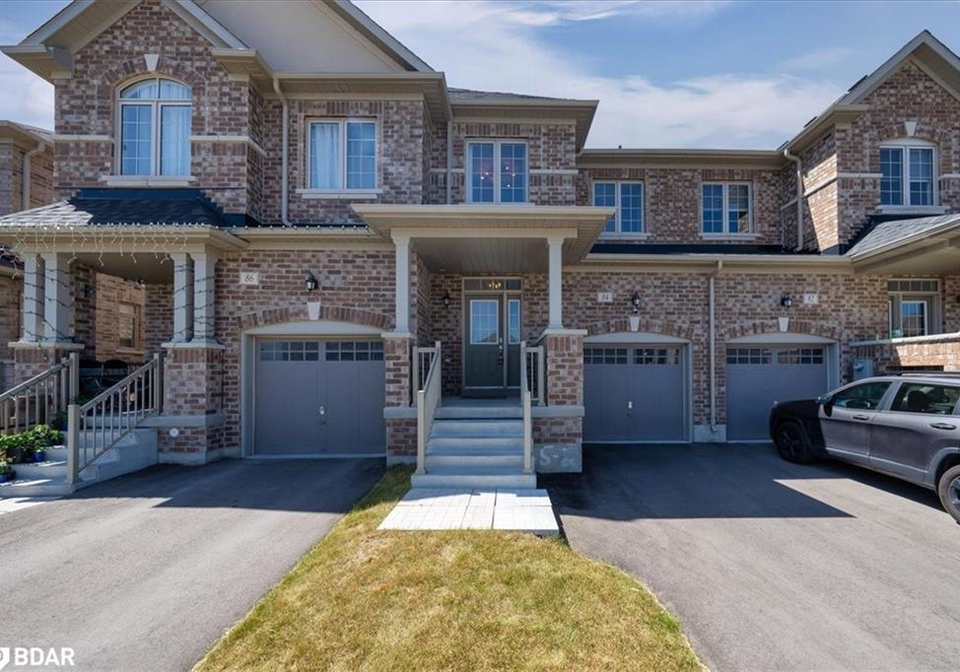 84-ferragine-crescent-bradford-ontario-40774880