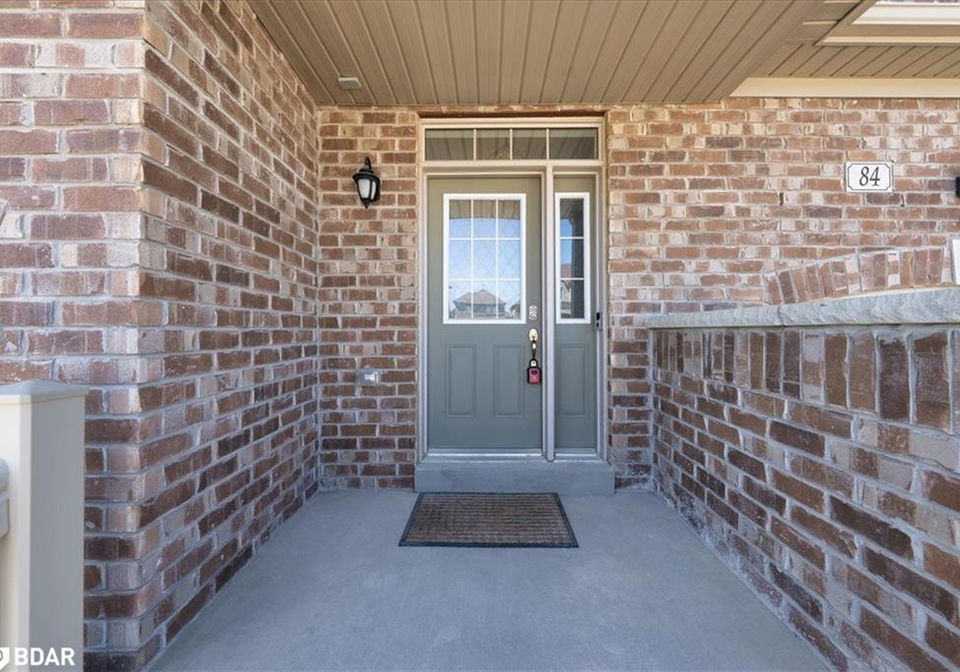 84-ferragine-crescent-bradford-ontario-40774880