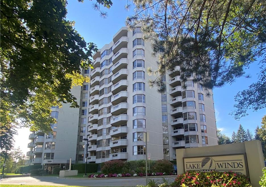 1201-north-shore-boulevard-e-burlington-ontario-40774881