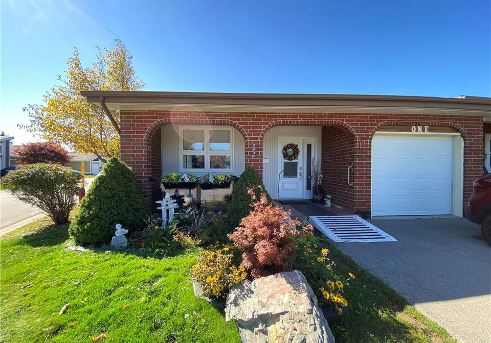 1-monsignor-henkey-terrace-hamilton-ontario-40775071