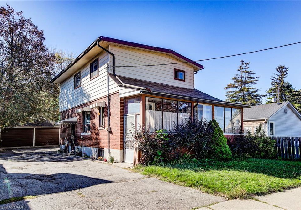 318-middle-street-cambridge-ontario-40775339