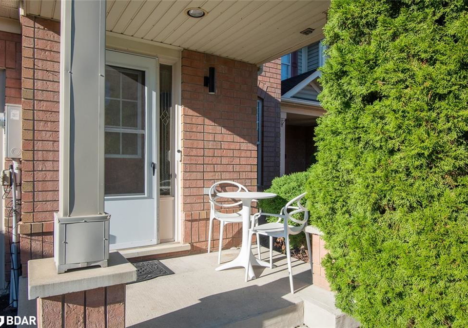 698-edwards-avenue-milton-ontario-40775384