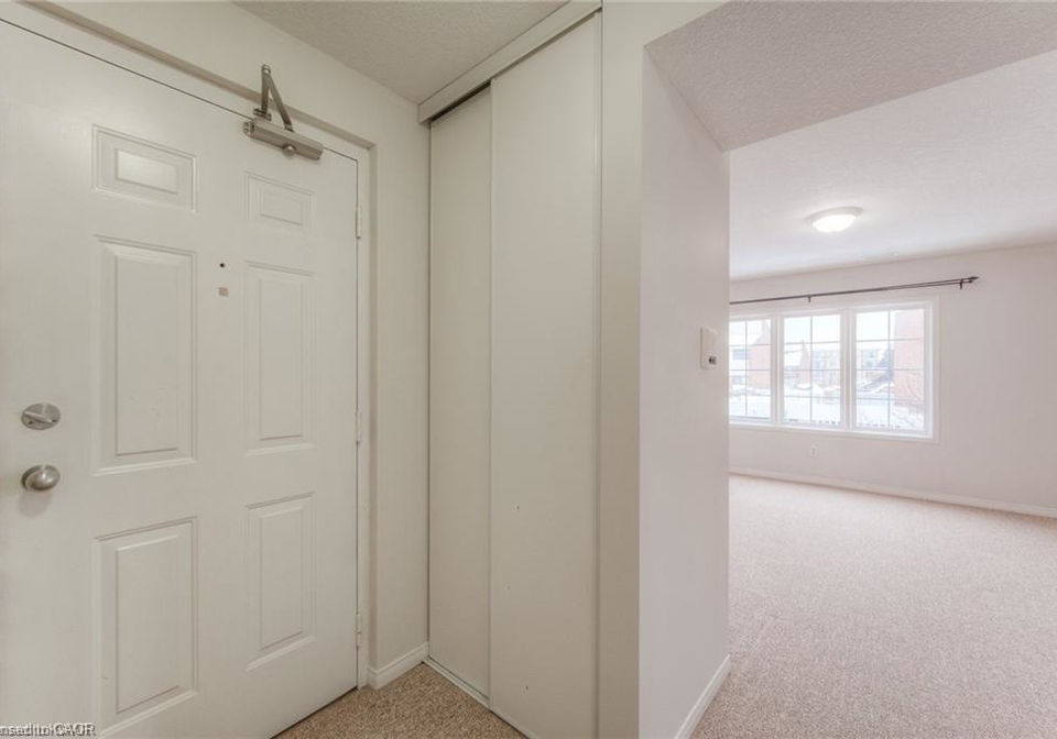 12-holborn-drive-kitchener-ontario-40775553