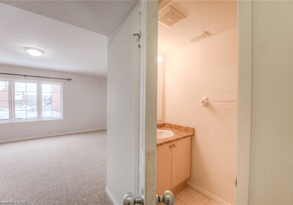 12-holborn-drive-kitchener-ontario-40775553
