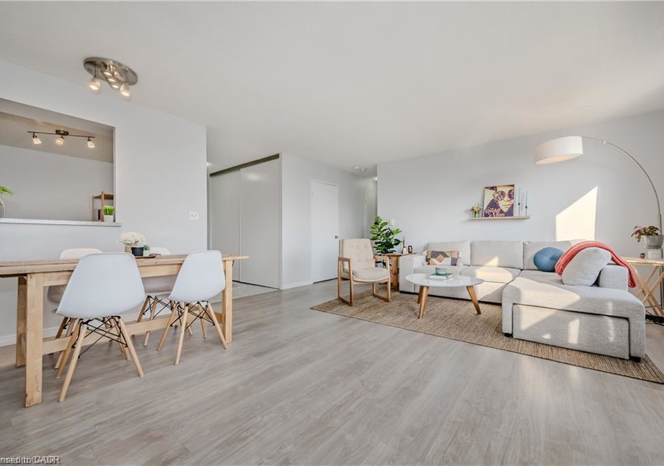 18-holborn-court-kitchener-ontario-40775661