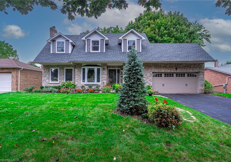 15-blue-forest-drive-grimsby-ontario-40776008