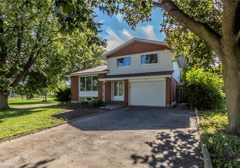1-isaac-court-hamilton-ontario-40776106