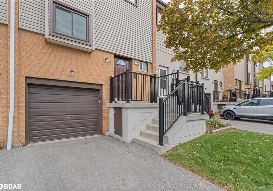 2-moregate-court-brampton-ontario-40776257