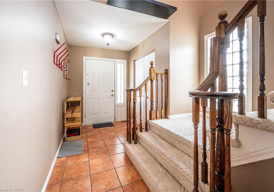 646-basswood-street-waterloo-ontario-40776558