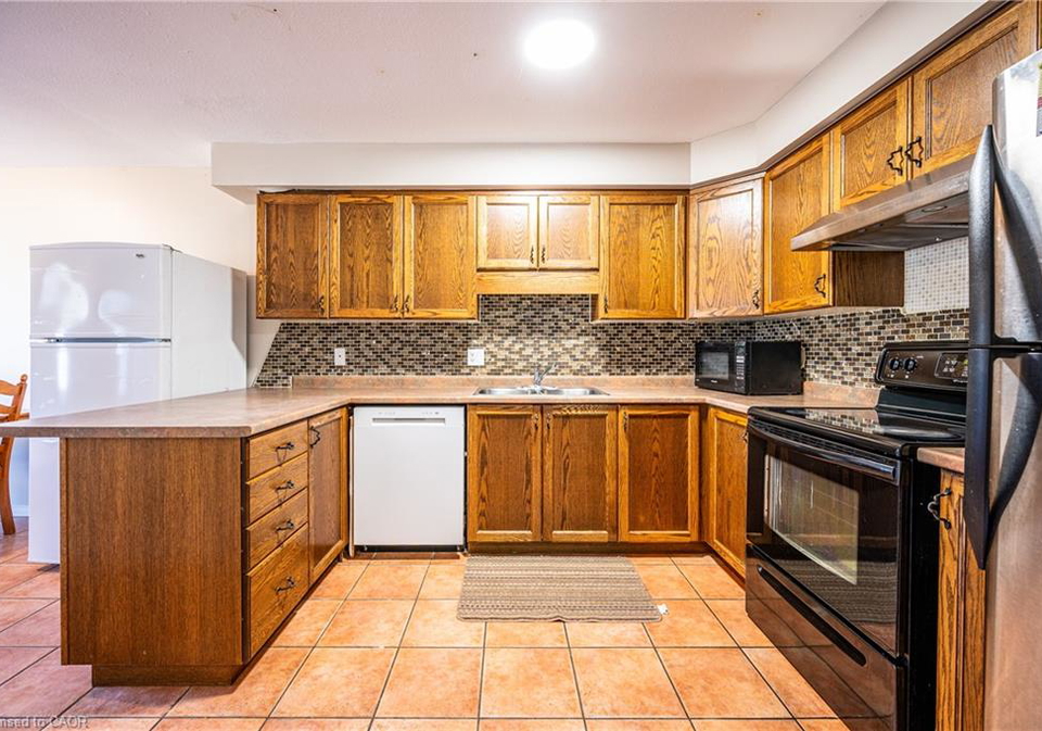 646-basswood-street-waterloo-ontario-40776558