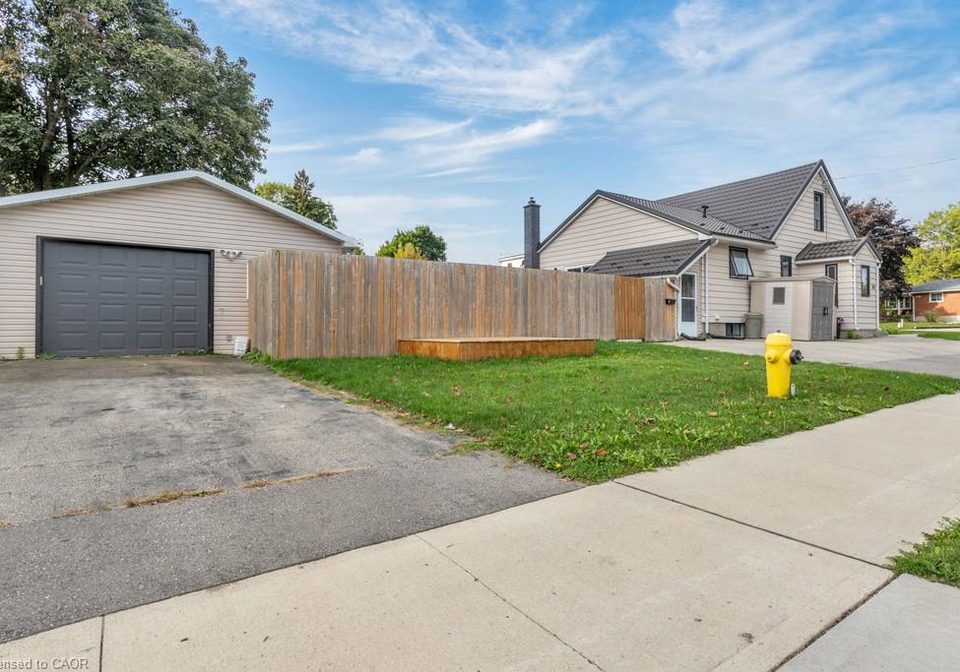 53-duke-street-elmira-ontario-40776693