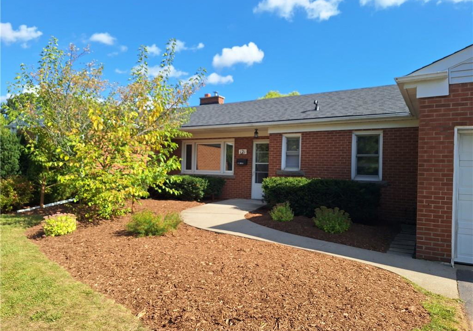 121-saint-margarets-road-ancaster-ontario-40776891
