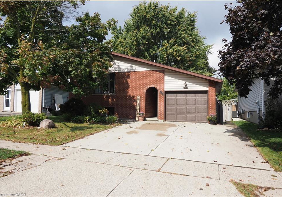 51-memory-lane-cambridge-ontario-40777112