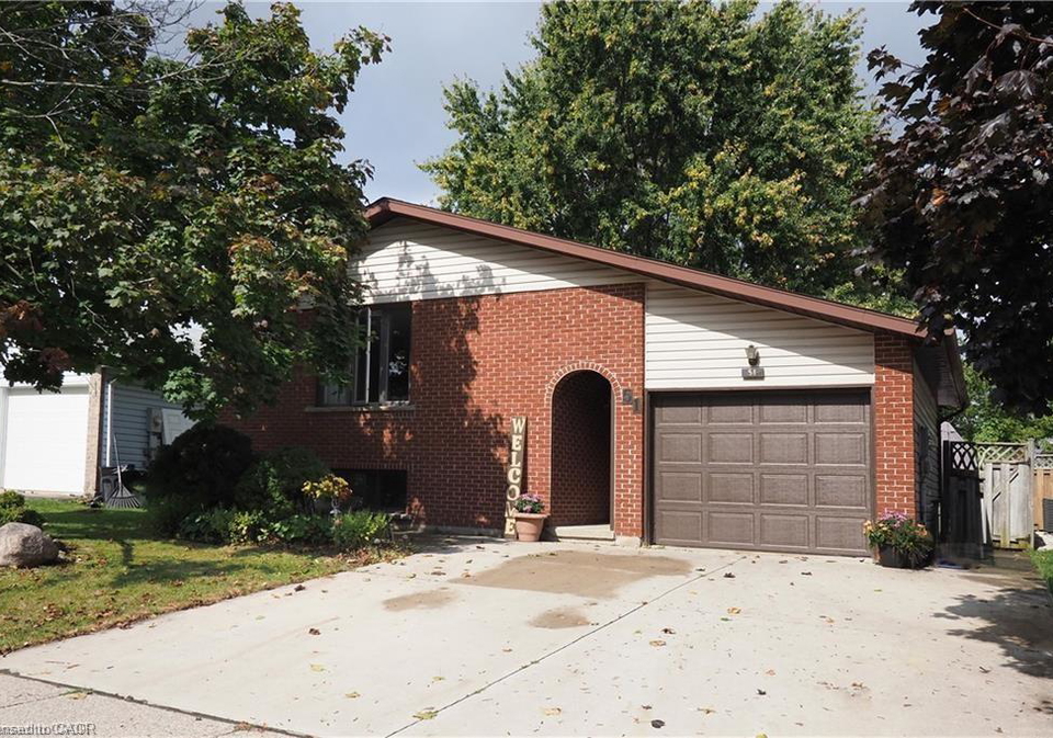 51-memory-lane-cambridge-ontario-40777112
