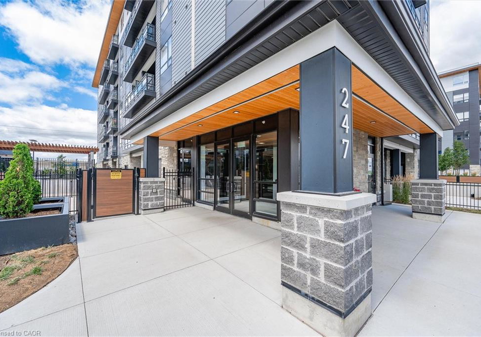 247-northfield-drive-e-waterloo-ontario-40777343