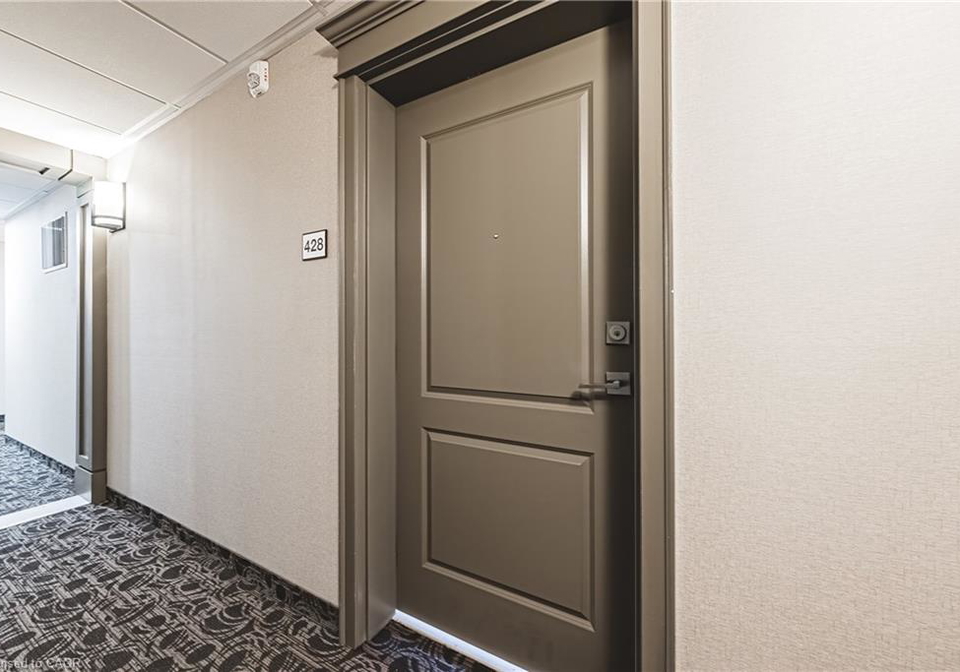 125-shoreview-place-hamilton-ontario-40777377