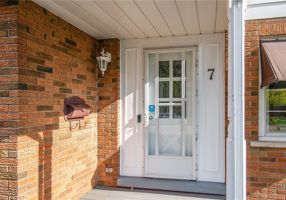 7-forest-glen-crescent-kitchener-ontario-40777413