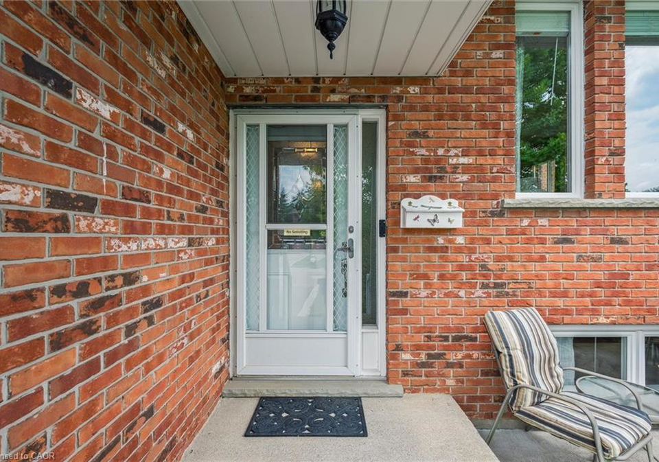 21-old-colony-trail-guelph-ontario-40777629
