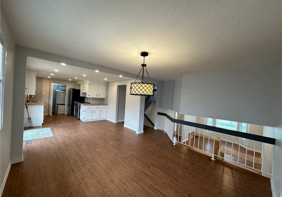 8-roseneath-crescent-kitchener-ontario-40777860