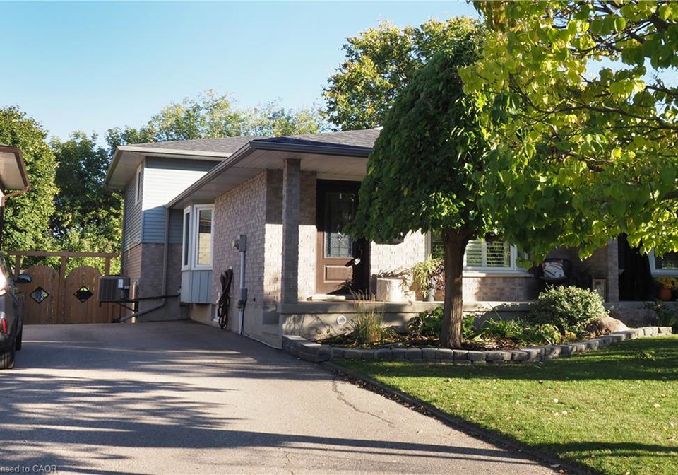 7-caprice-court-kitchener-ontario-40777914