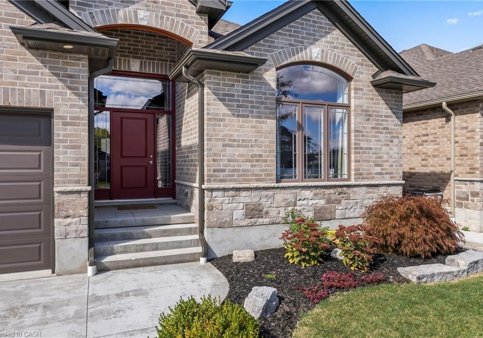 86-forbes-crescent-listowel-ontario-40778239