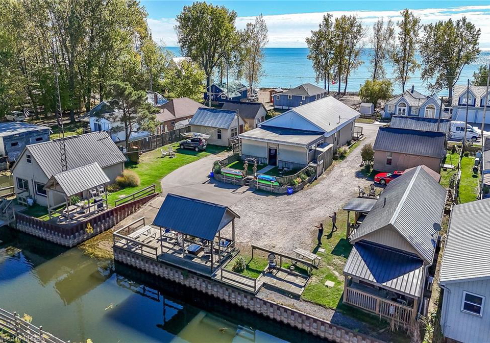 48-50-erie-boulevard-long-point-ontario-40778268