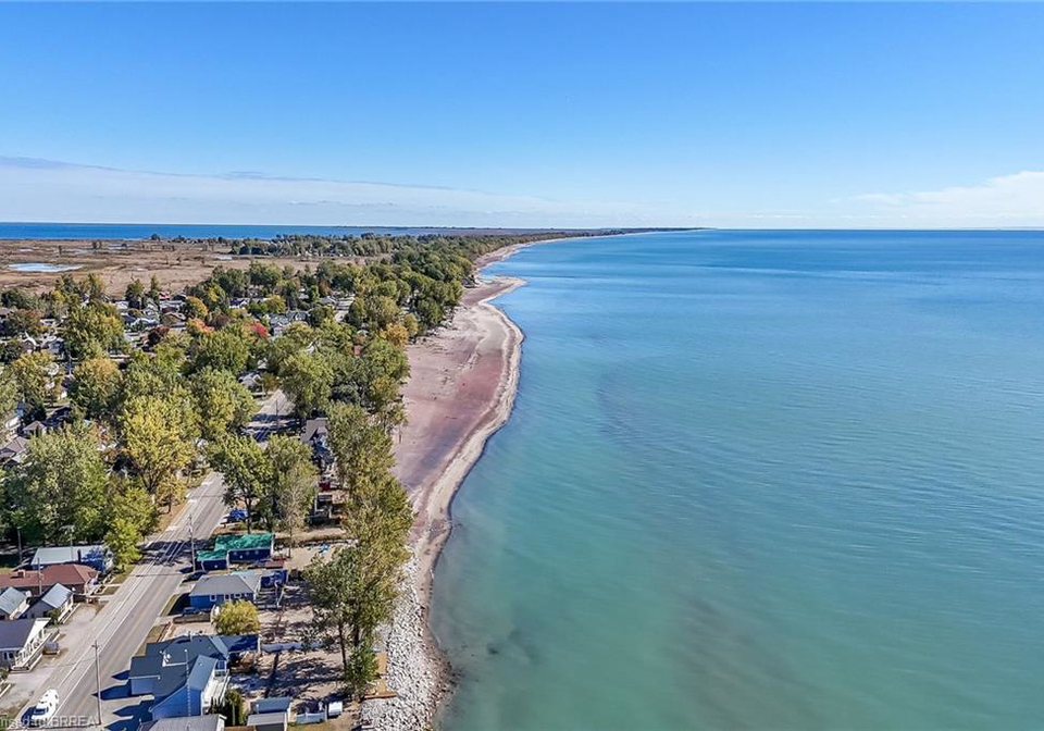 48-50-erie-boulevard-long-point-ontario-40778268