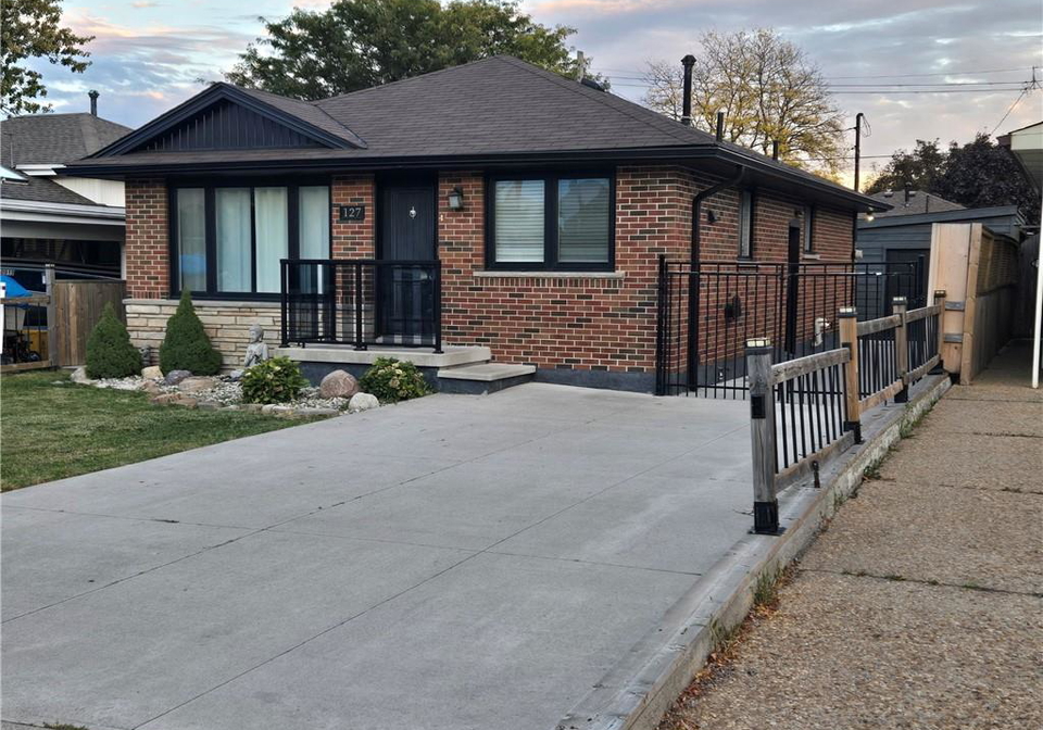 127-currie-street-hamilton-ontario-40778439
