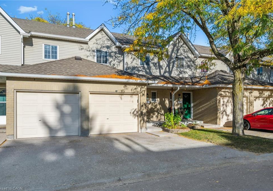 10-holborn-court-kitchener-ontario-40778636
