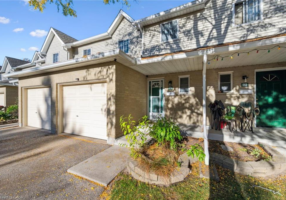 10-holborn-court-kitchener-ontario-40778636