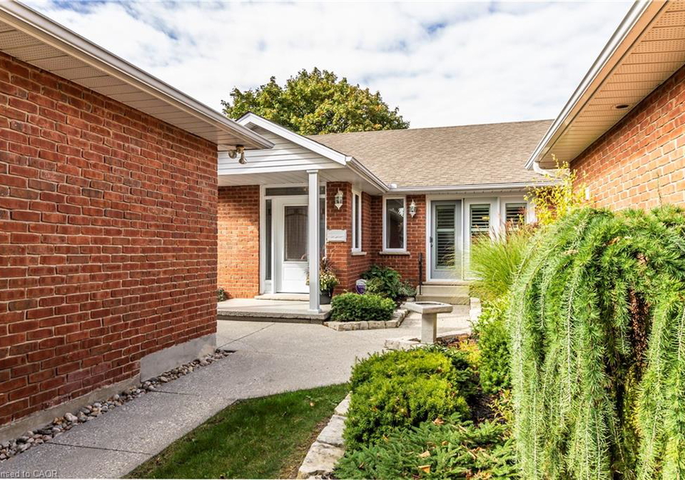 71-beasley-crescent-cambridge-ontario-40778969