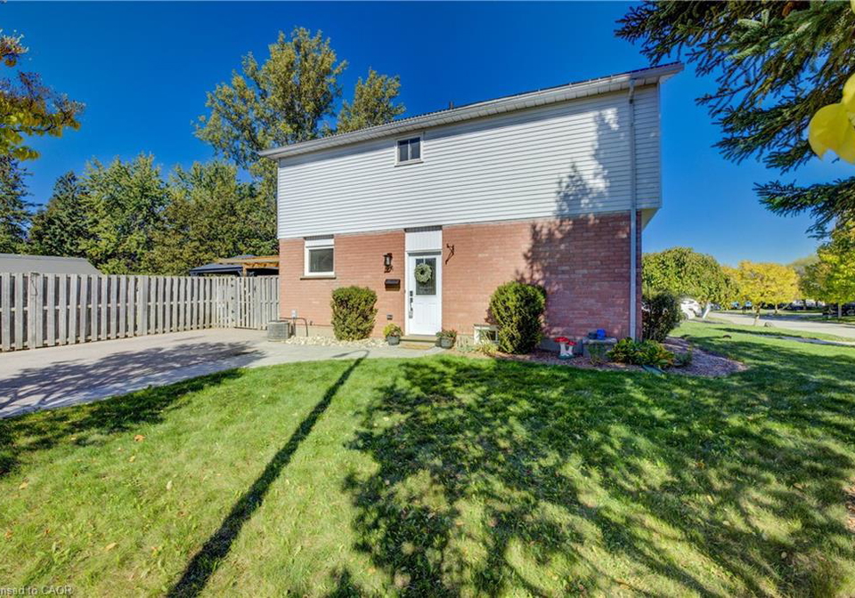 24-caprice-court-kitchener-ontario-40779297