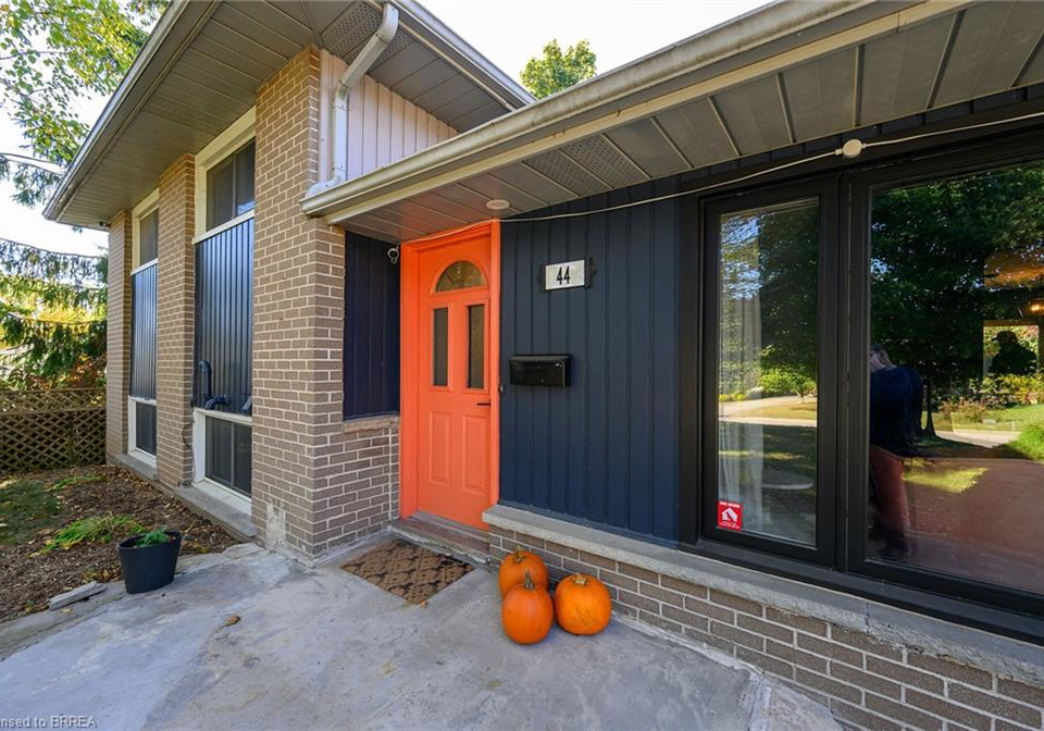 44-market-street-paris-ontario-40779404