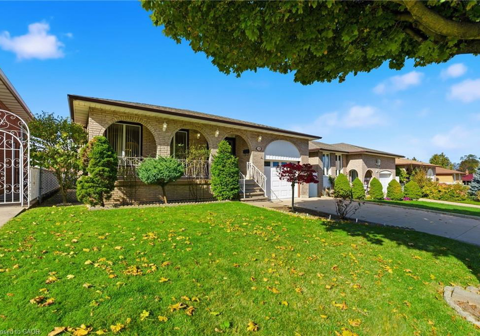 16-tara-court-hamilton-ontario-40779484