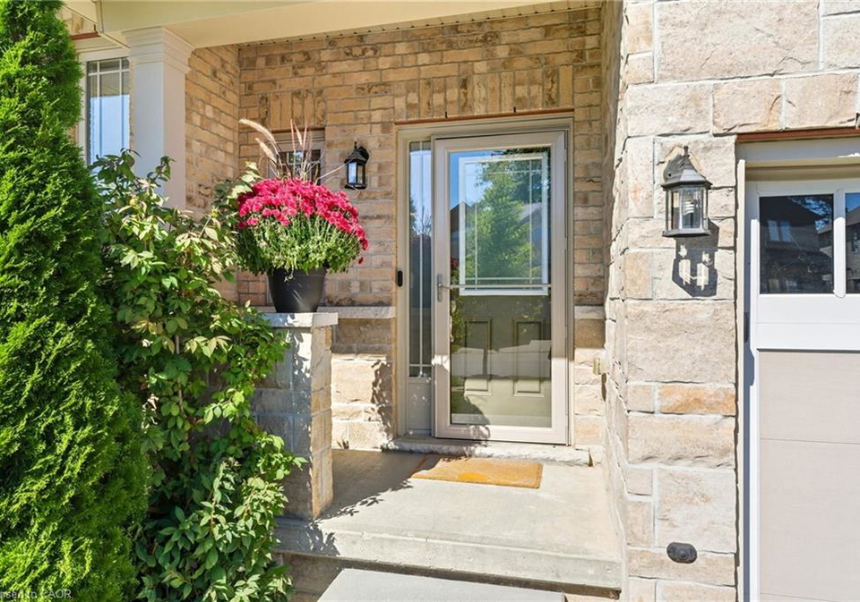 8-elmbank-trail-kitchener-ontario-40779511