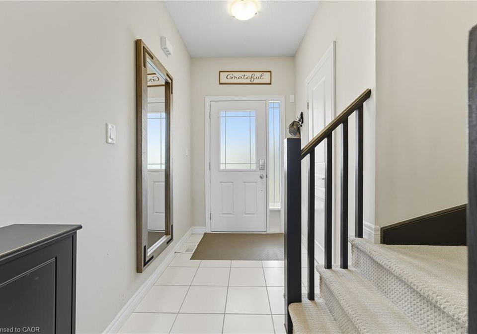 8-elmbank-trail-kitchener-ontario-40779511