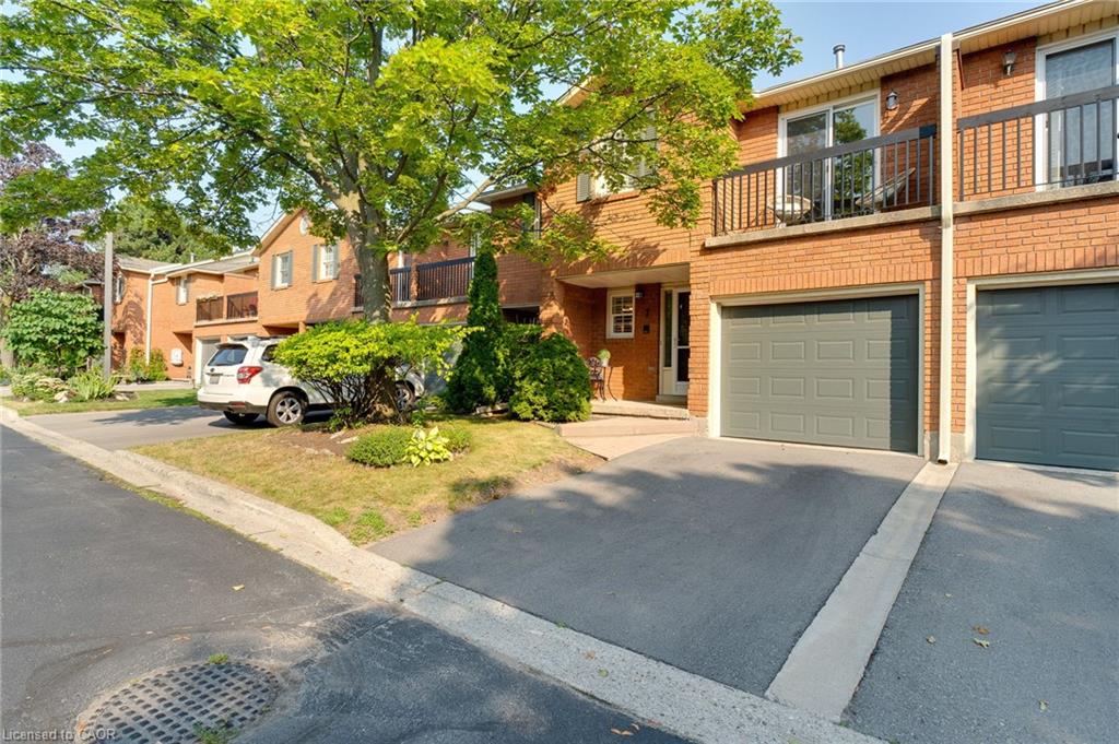 1205-lambs-court-burlington-ontario-40779544