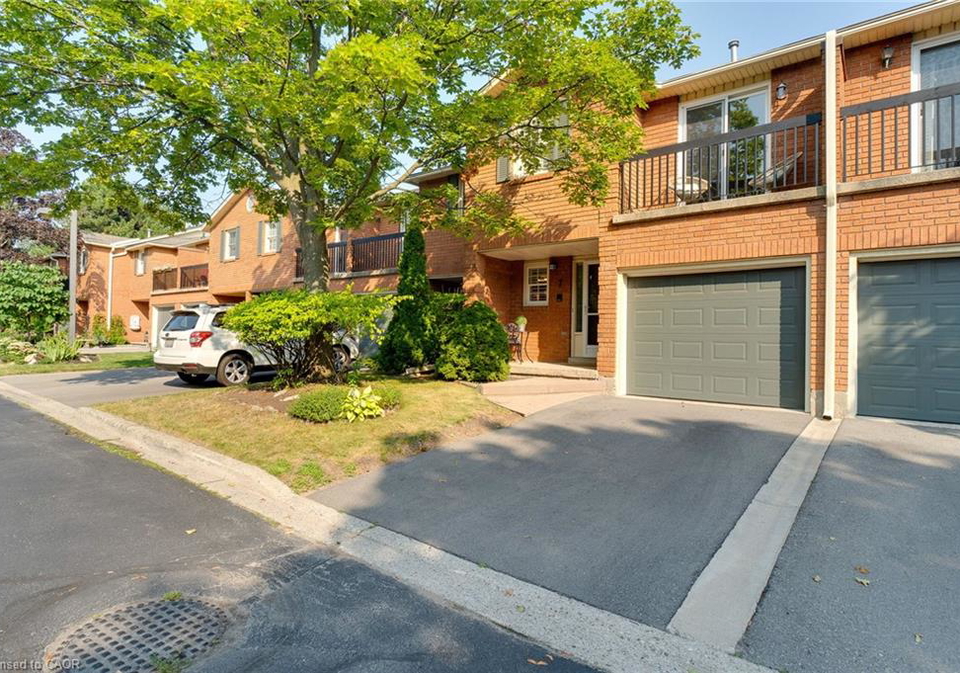 1205-lambs-court-burlington-ontario-40779544
