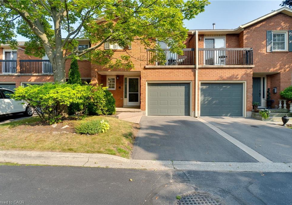 1205-lambs-court-burlington-ontario-40779544