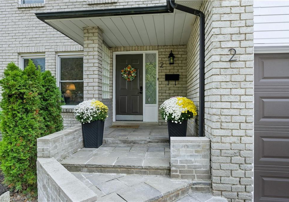 2-giffin-road-dundas-ontario-40779616