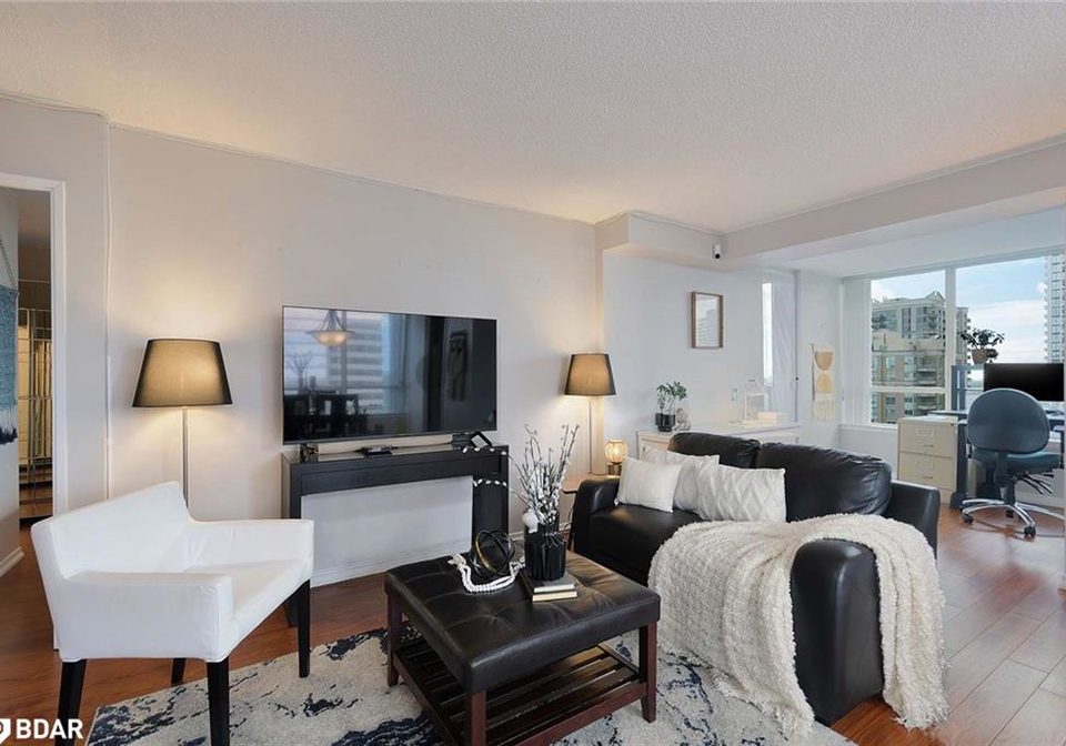 7-bishop-avenue-toronto-ontario-40779855
