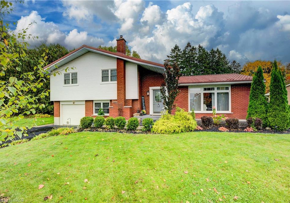 4-mcdonald-street-listowel-ontario-40779976