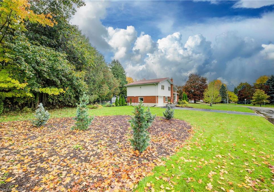 4-mcdonald-street-listowel-ontario-40779976