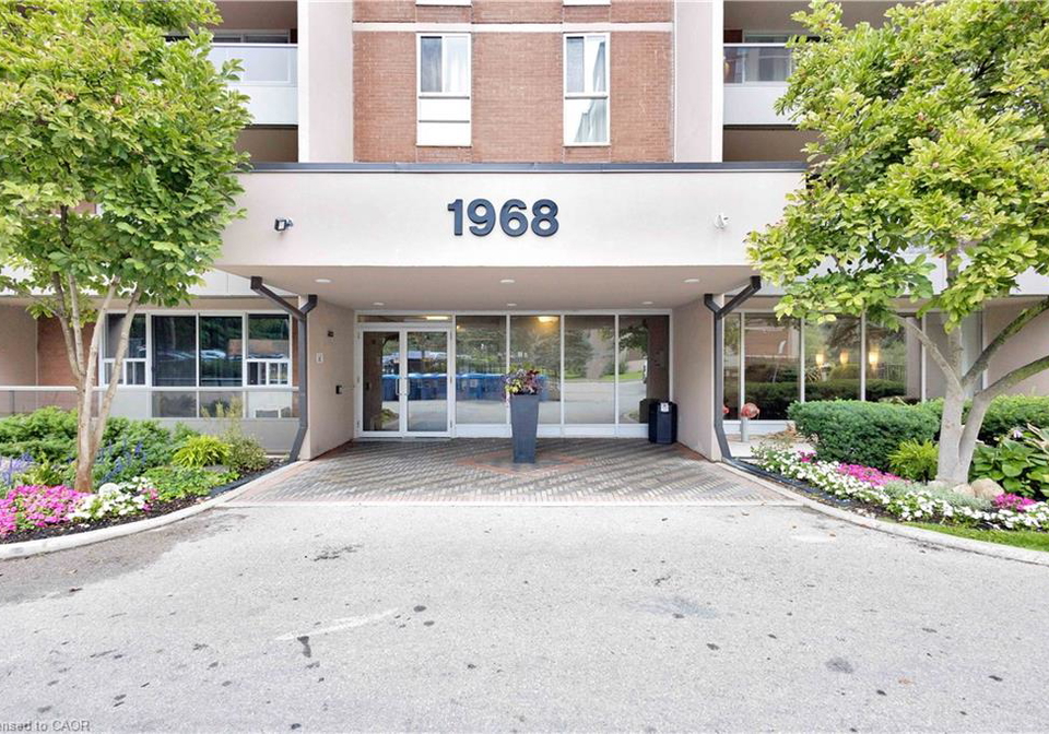 1968-main-street-w-hamilton-ontario-40780007