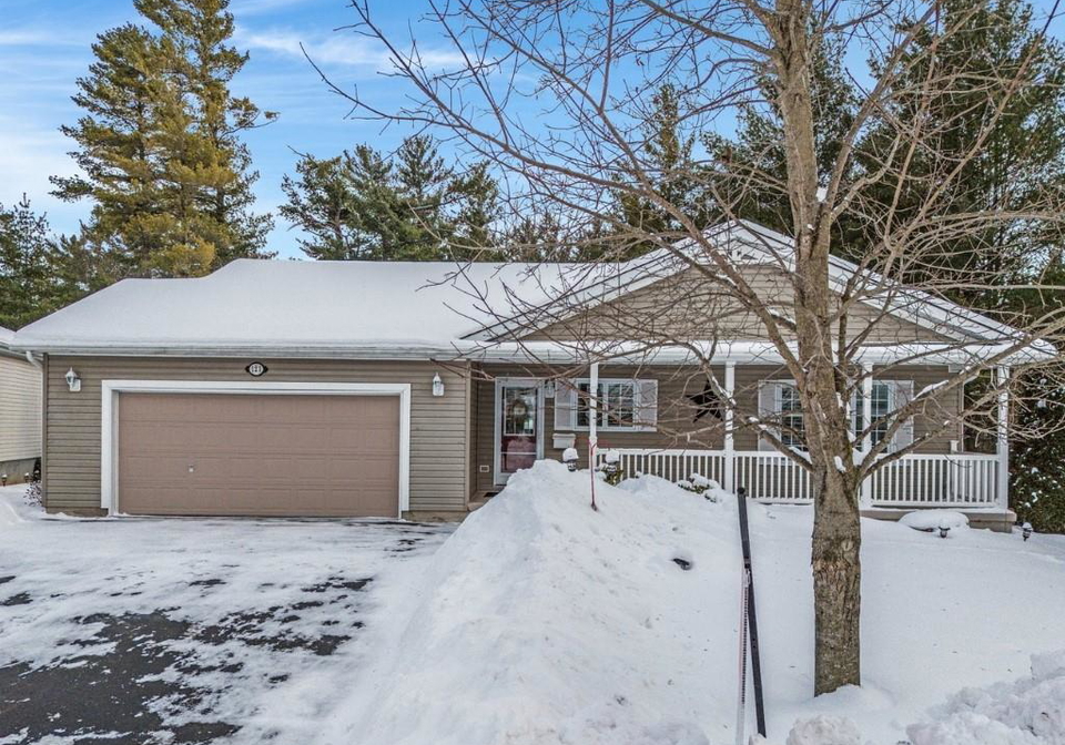 121-bushmill-circle-freelton-ontario-40780158