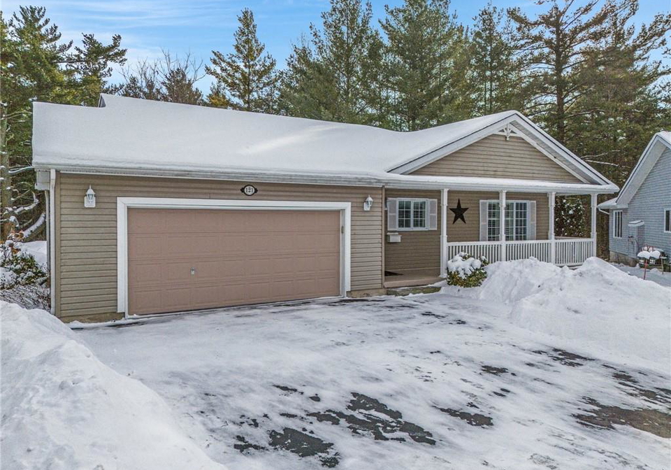 121-bushmill-circle-freelton-ontario-40780158