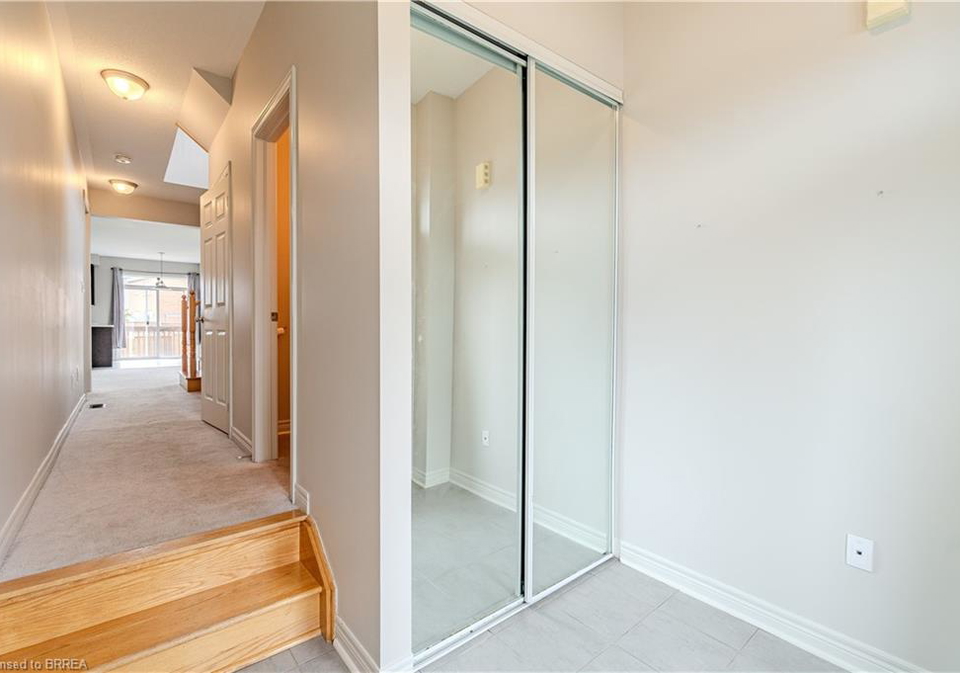 8-barlow-place-paris-ontario-40780332