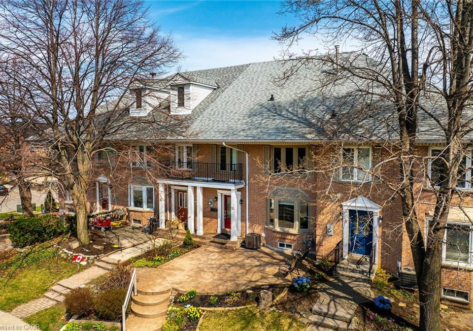 10-edgewater-drive-stoney-creek-ontario-40780434