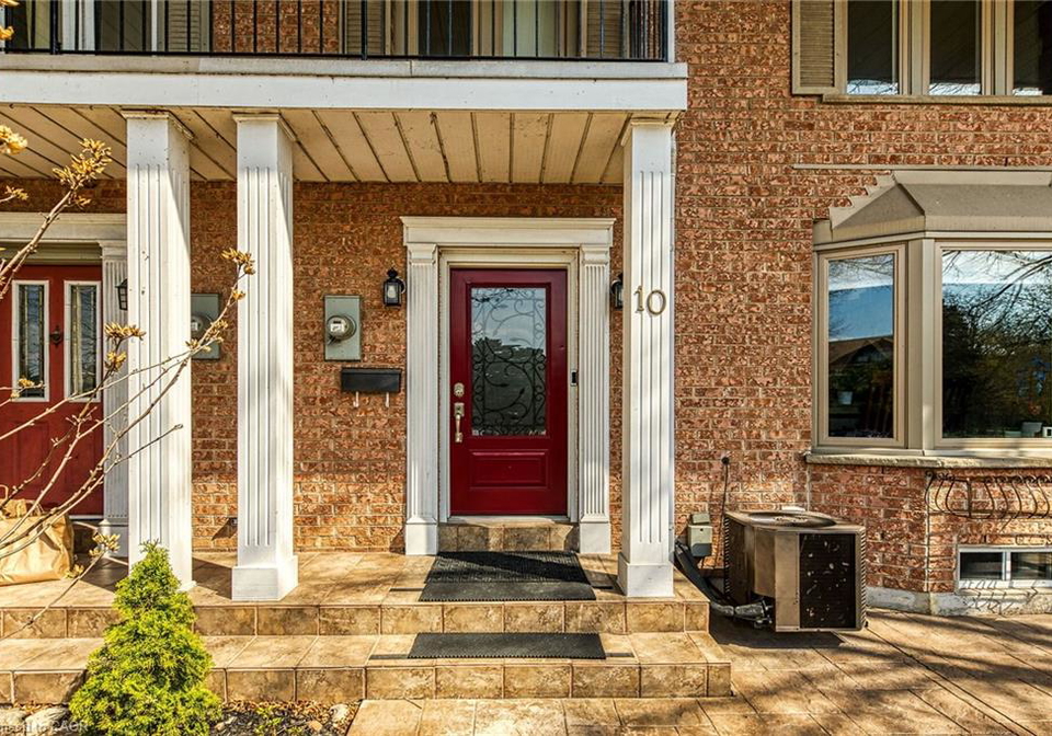 10-edgewater-drive-stoney-creek-ontario-40780434