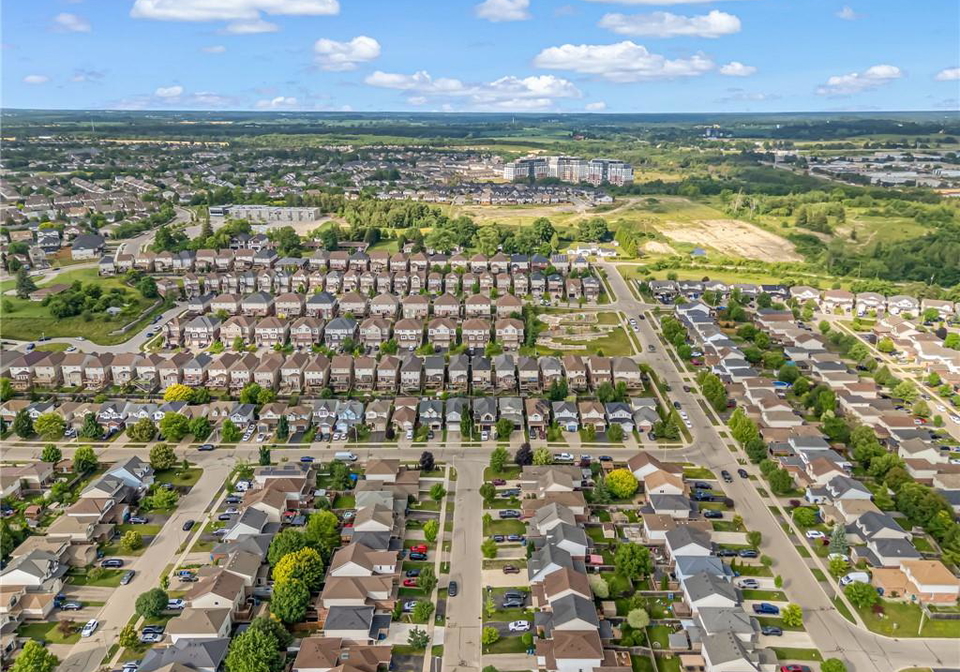 19-oakes-crescent-guelph-ontario-40780671